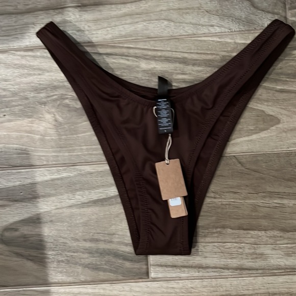 SKIMS BIKINI BOTTOMS - Picture 5 of 5